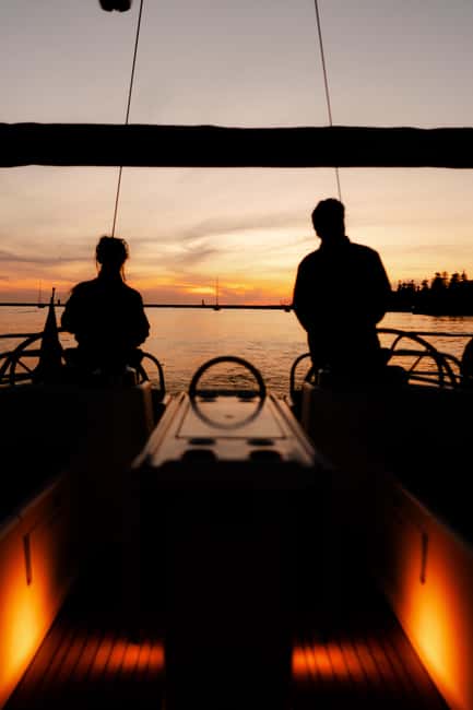 Porto: Douro River Boat Tour with Wine Tasting - Foz do Douro and the River Stretch: Relax Mode