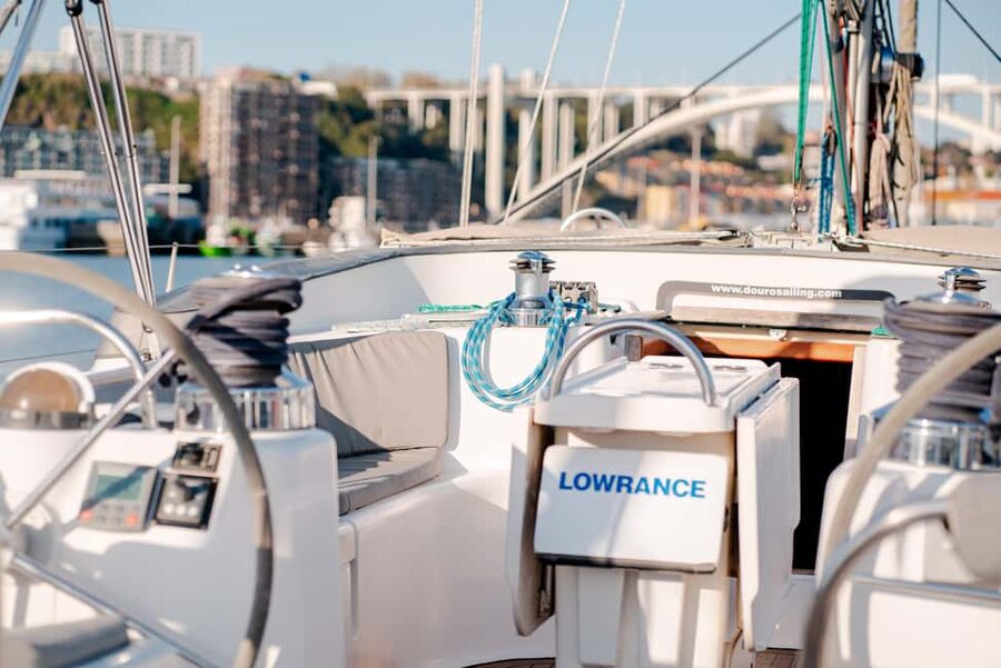 Porto: Douro River Boat Tour with Wine Tasting - What the Crew Actually Adds (Beyond the Views)