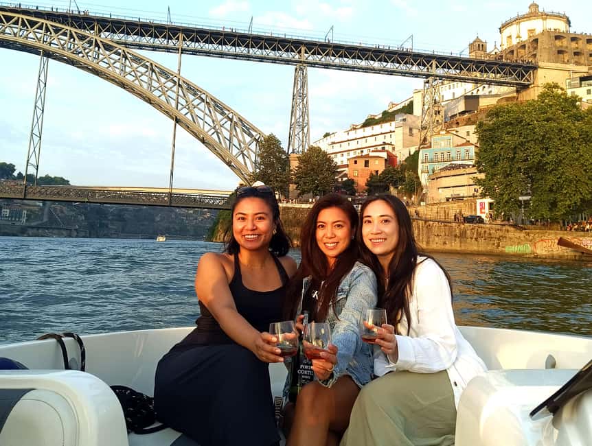 Porto: Douro River Cruise & Boat Tour with Port Wine Tasting - What the Guides Do Well on This Route
