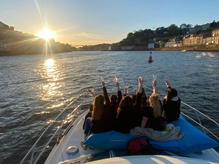 Porto: Douro River Cruise / Welcome Drink/with sunset option - A 2-hour Douro cruise that frames Porto and Vila Nova de Gaia
