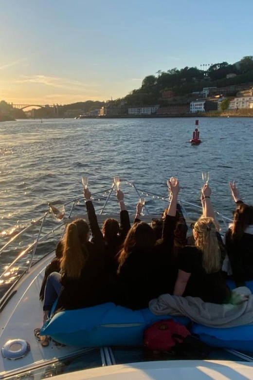 Porto: Douro River Cruise / Welcome Drink/with sunset option - Who this Douro River cruise is best for