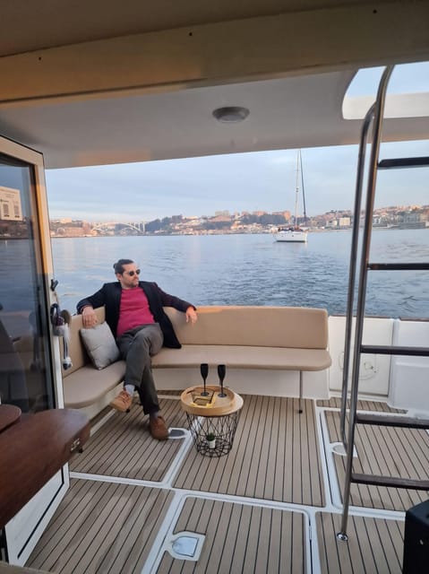 Porto: Douro River Cruise / Welcome Drink/with sunset option - Getting the best views of bridges (and why the river angle matters)