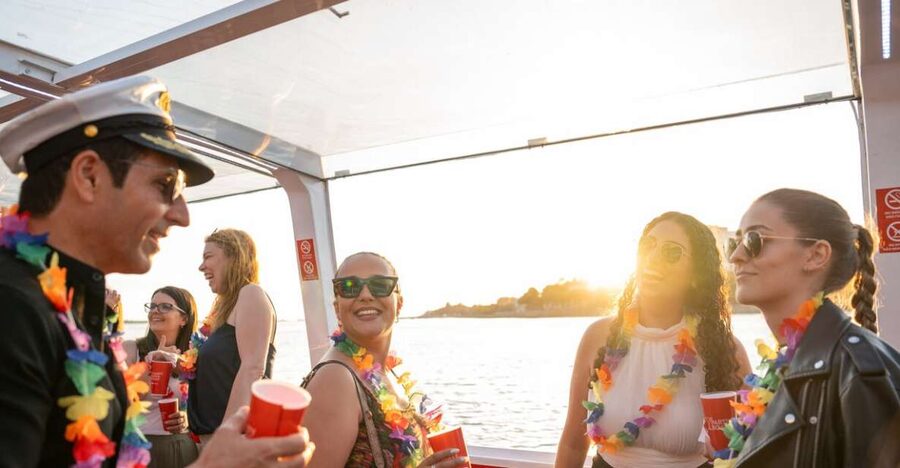 Porto: Douro River Party Boat with Sunset Option & 6 Bridges - From Gaia Quay to the Bridges: How the Cruise Unfolds
