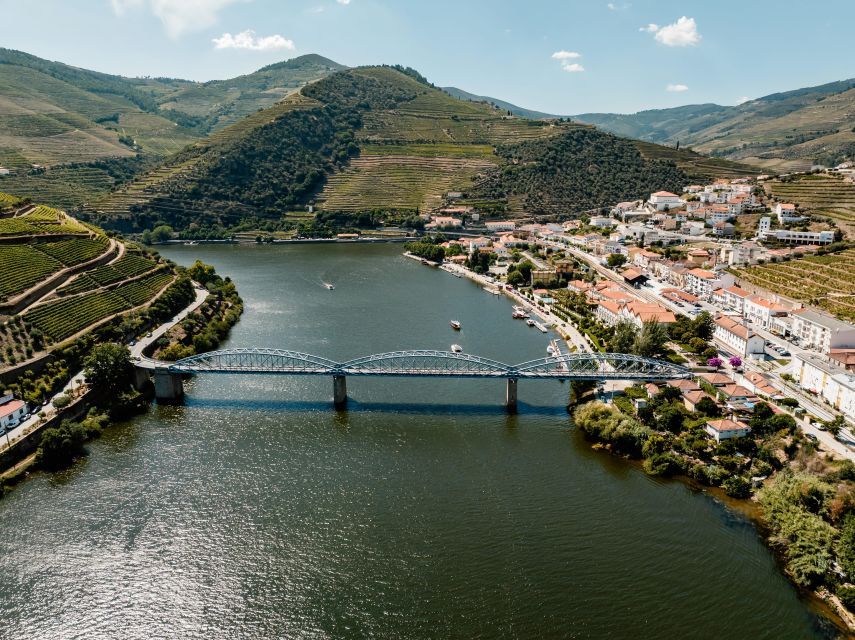 Porto: Douro Valley Full-Day Boat, Train, and Lunch Tour - Lunch in the Douro area: fuel without derailing the schedule