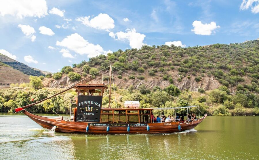 Porto: Douro Valley History & Wine Tour with Cruise & Lunch - The winery stop: Quinta visits and 3 Port tastings