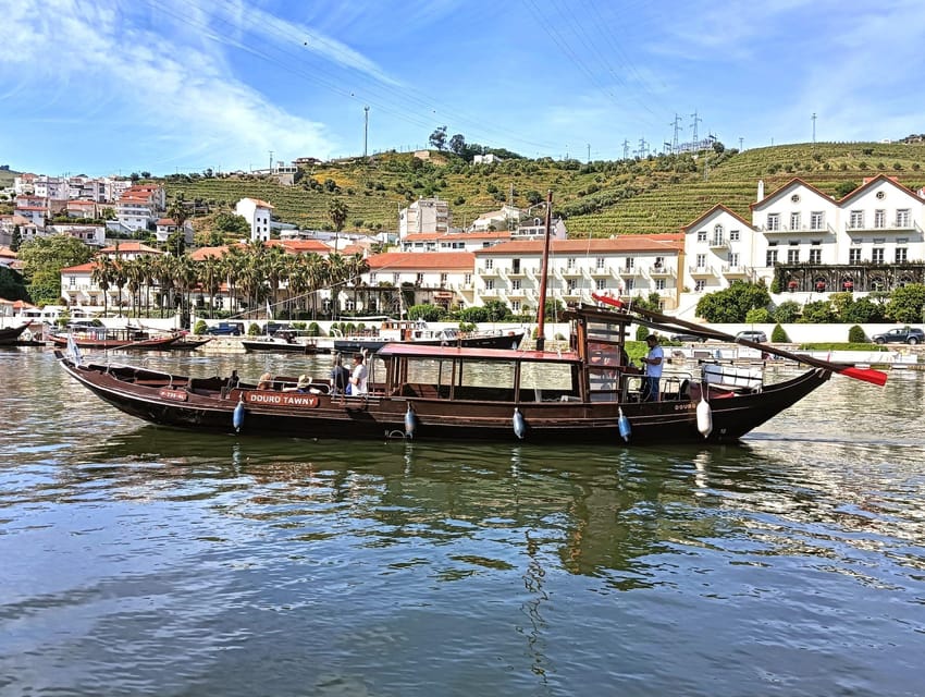 Porto: Douro Valley Tour with 2 Wineries, Lunch and Cruise - Favaios and the 200-year bakery: bread culture you can taste