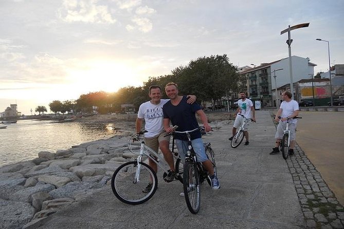 Porto Downtown and Sightseeing Bike Tour - Riding Porto’s Longest Avenue: How the Route Builds Speed and Sightseeing
