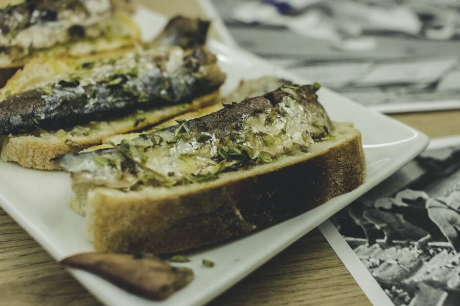Porto: Evening Local Food Crawl with Drink Pairings - Meeting Point: Starting at Monumento aos Mortos da Grande Guerra