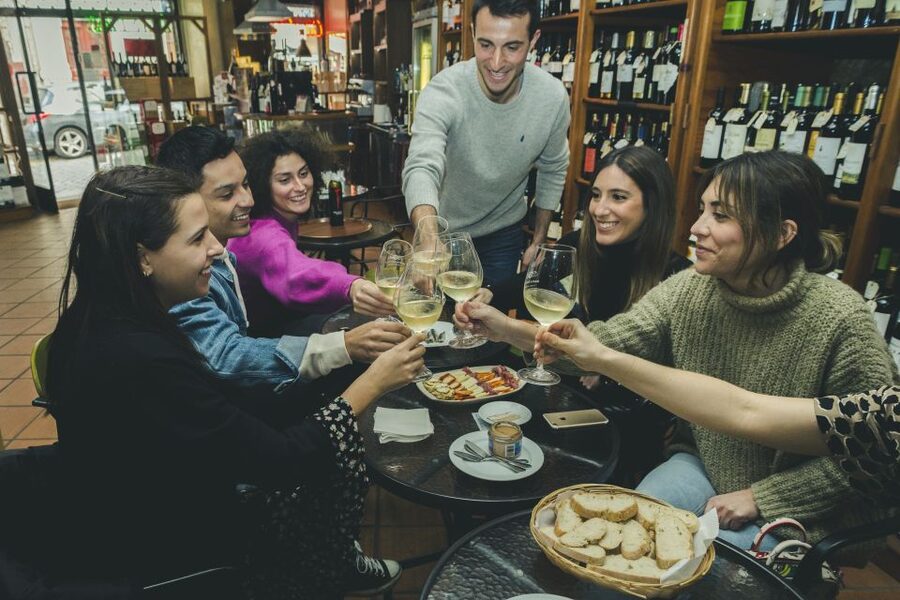 Porto: Evening Local Food Crawl with Drink Pairings - Four Petiscos Stops in 3 Hours: How the Evening Unfolds