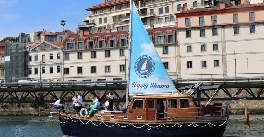 Porto: Exclusive Douro Cruise on a Classic Boat - Choosing Your Moment: How to Wear for a River Cruise