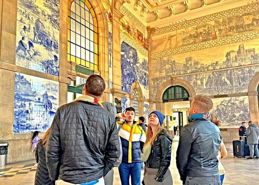 Porto Exclusive PRIVATE Walking Tour + Porto Wine tasting - São Bento Station to Vitória: the classic Porto sights (with viewpoint payoffs)
