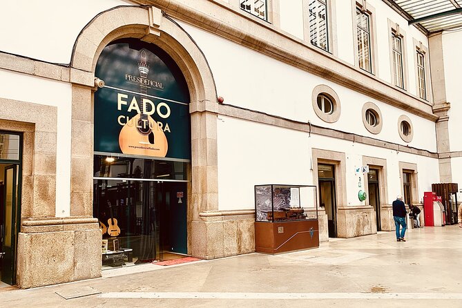 Porto : Fado and Porto Wine Show at the Trinity Noble Hall - What the show feels like: fado, guitar, and multi-language explanations