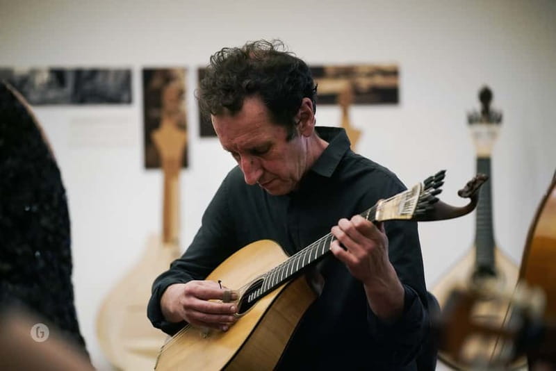 Porto: Fado & Port Wine in Traditional Portuguese Music Shop - The one-hour show flow: Fado songs, quick explanations, and a port break