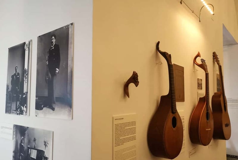 Porto: Fado & Port Wine in Traditional Portuguese Music Shop - Portuguese guitars and more: what you learn from the instrument exhibition