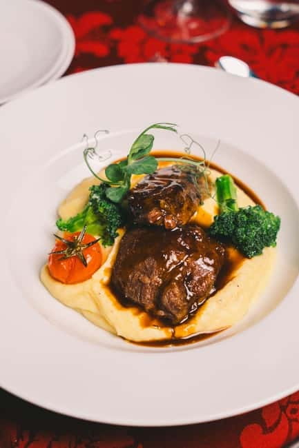 Porto: Fado Show & Dinner: A Night of Fado & Fine Dining - Four musical moments: from traditional Fado to contemporary sounds