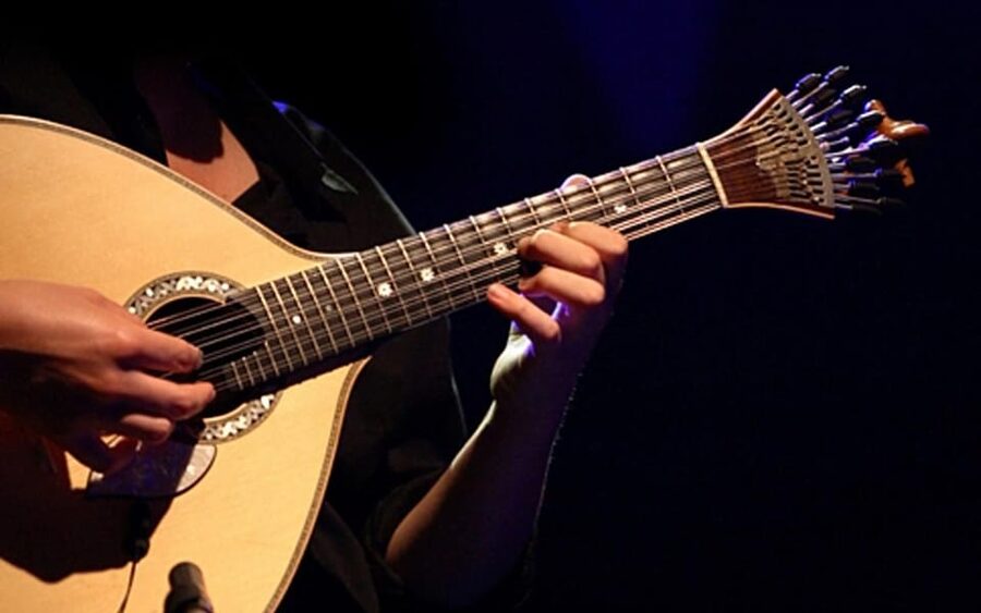 Porto: Fado Show with Dinner in a Traditional Fado House - From pickup to the fado house: the pacing that matters