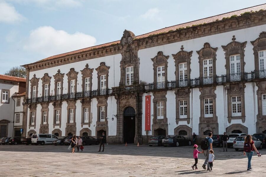 Porto: Flexible Walking Tour in Medieval Area - Pena Ventosa Square: Low-Door Houses and Medieval Street Texture