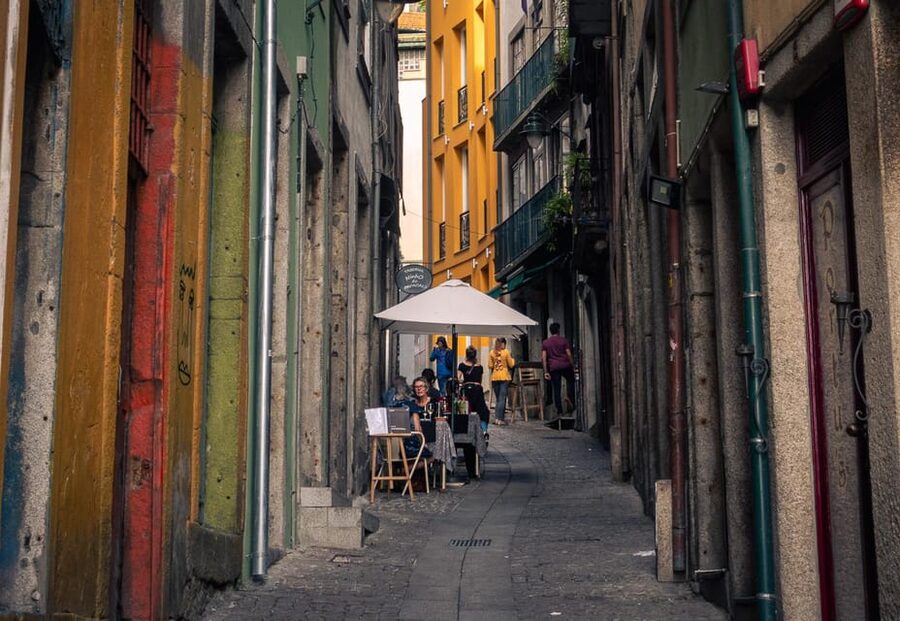 Porto: Flexible Walking Tour in Medieval Area - Sé Cathedral Square: The Grand Payoff of the Walk