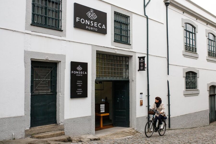 Porto: Fonseca Cellar Tour & Fado Show with Optional Dinner - Bin 27 and Siroco with live Fado: the main event