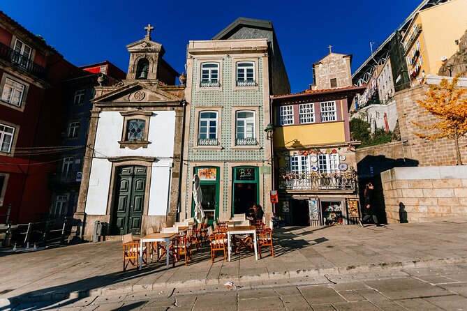 Porto Food and Wine Tasting Tour of Hidden Gems (Small Groups) - Stop 1 on Avenida dos Aliados: bifana and beer to start