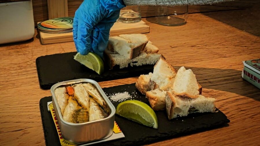Porto Food Tour: 10 tastings at 5 Restaurants and Eateries - Getting started at Chapel of Souls: shoes on, appetite ready
