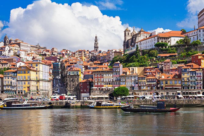 Porto: Full Day City Tour - Porto Cathedral and São Bento Station: where the guide makes the details click