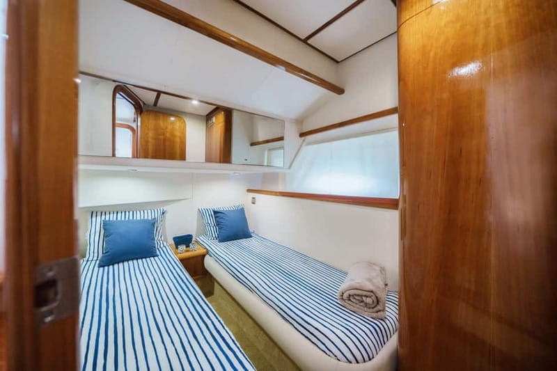 Porto: Full Day Douro River Cruise from Porto to Régua - Castelo de Paiva: lunch hours and the calm middle of the river