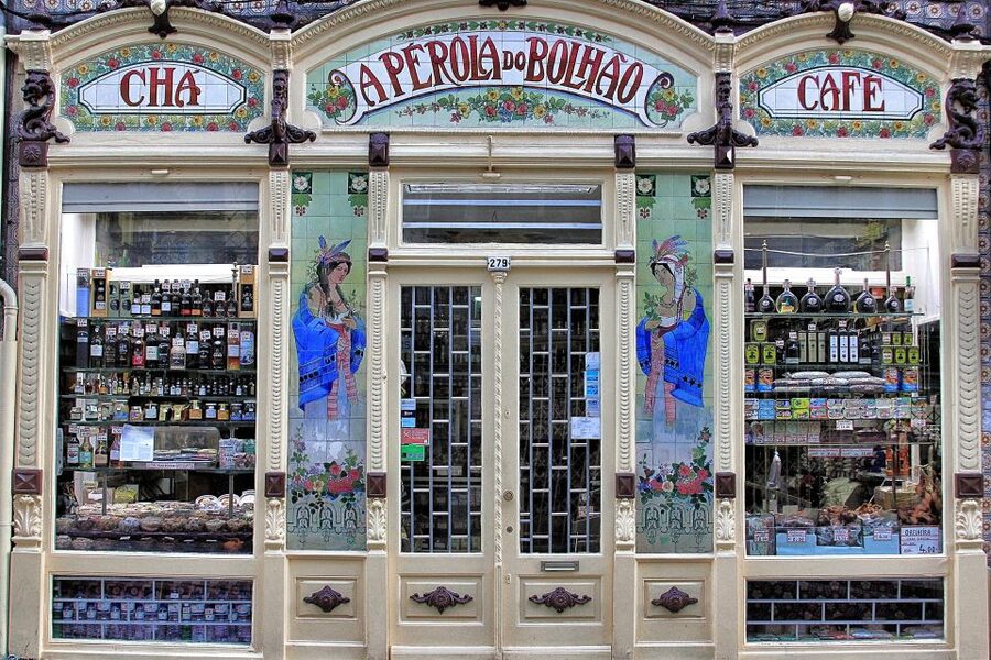 Porto: Full-Day Private Tuk Tuk Tour - Ribeira and the Douro right bank: the river pulls the story together