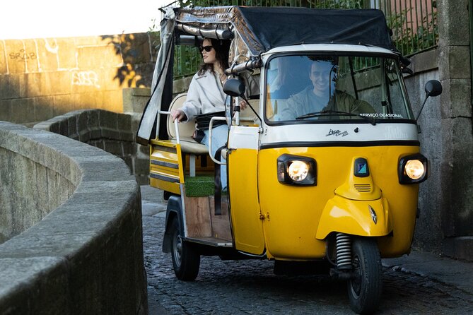 Porto: Fun Private Tuk Tuk Tour - São Francisco and the Carmo/Carmelitas Church Pair