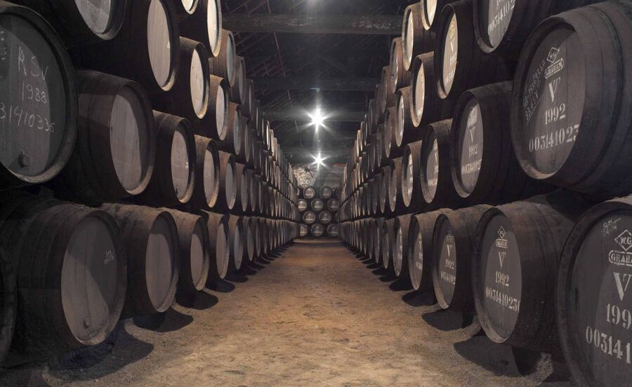 Porto: Graham's Port Lodge Tour with Premium Wine Tastings - Getting there: Rua do Agro 141 and the “hill factor” in Gaia