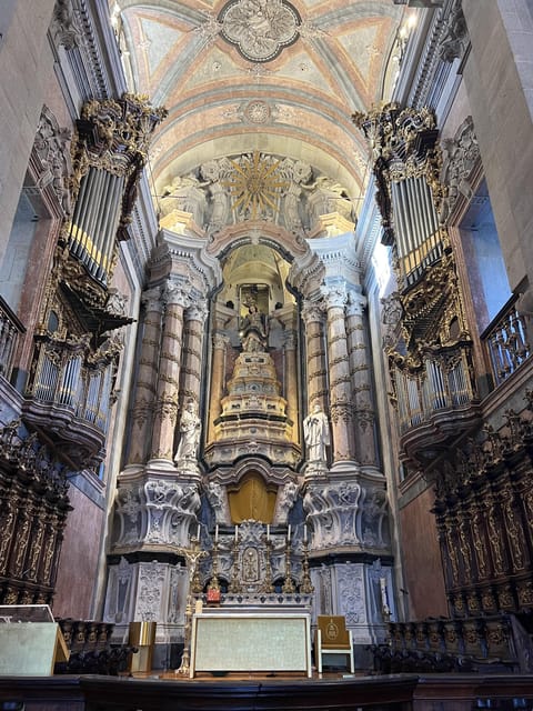 Porto: Guided City Highlights Walking Tour - Porto City Hall and the quick architecture scan that sets the theme