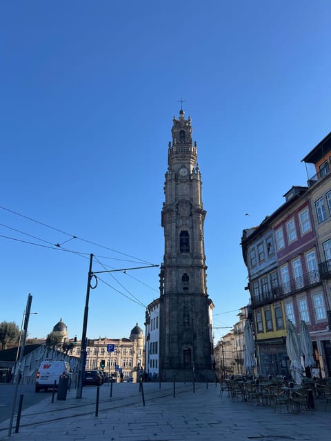 Porto: Guided City Highlights Walking Tour - Meeting at Câmara Municipal do Porto, then walking where the city begins to click