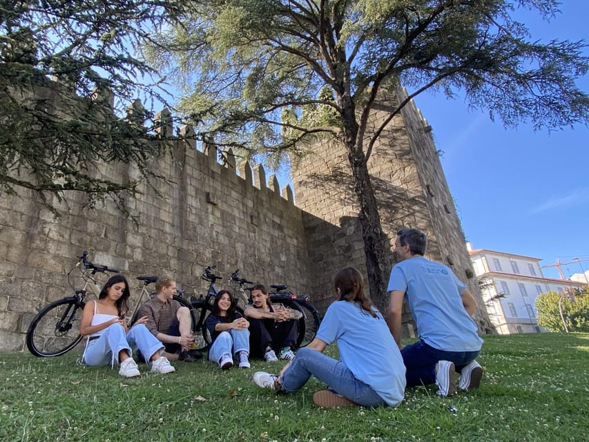 Porto: Guided e-bike tours in Porto and Gaia - Starting at Praça da Batalha: the easy launch point