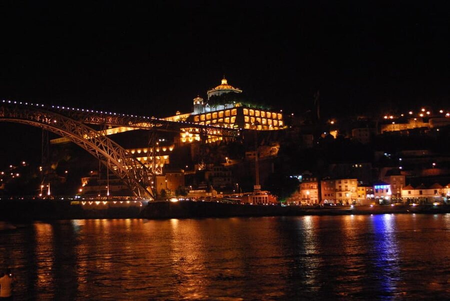 Porto: Guided e-bike tours in Porto and Gaia - Livraria Lello: famous exterior energy, guided timing sense