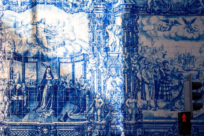 Porto Guided Tour to the Historical Center on a Tuk Tuk - São Bento Station tiles: why this stop feels like a mini museum