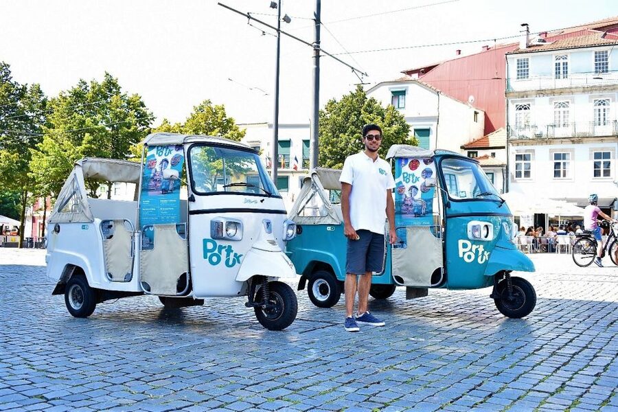 Porto: Guided Tuk Tuk Tour - Clérigos Church and Sé Cathedral: two iconic silhouettes, two quick stops
