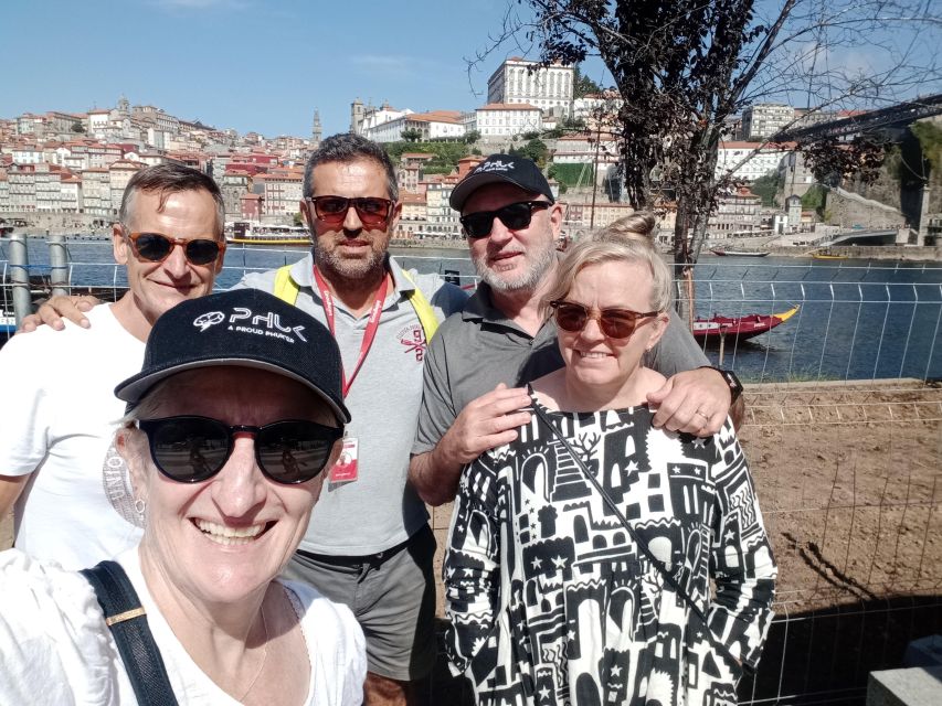 Porto: Guided Walking Tour - Starting at Lions Square: getting your bearings in Porto fast