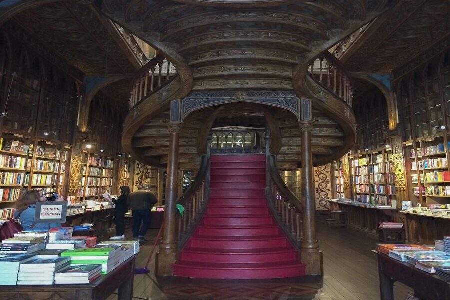 Porto: Guided Walking Tour and Lello Bookshop - São Bento Station tiles and Aliados Avenue’s city-planning power