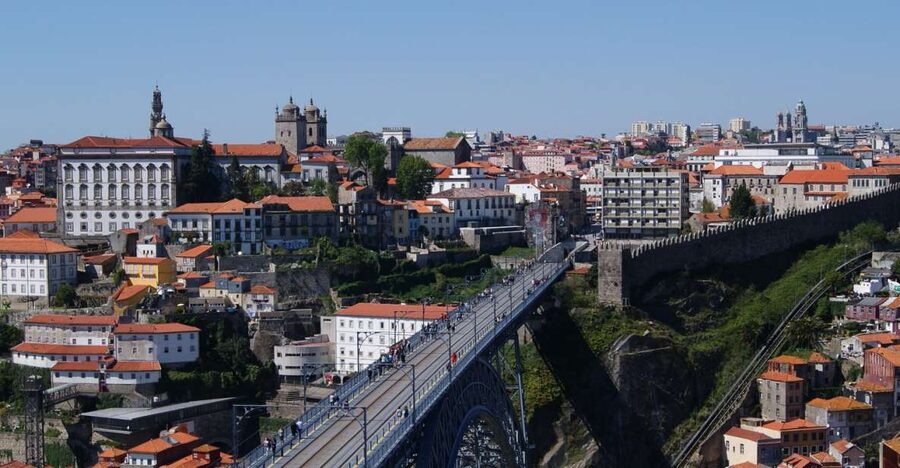 Porto: Guided Walking Tour and Lello Bookshop - Picking the best start near Porto Cathedral or Terreiro da Sé