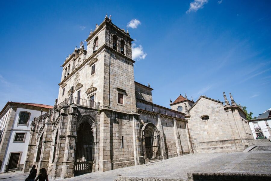 Porto: Guimarães & Braga Tour with Entry Tickets and Lunch - Guimarães Castle: Portugal’s Early History in 20 Guided Minutes