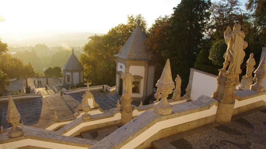 Porto: Guimarães & Braga Tour with Entry Tickets and Lunch - Bom Jesus do Monte: The 581-Step Pilgrimage Stop