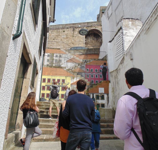Porto: Half-Day Street Art Tour - 1.5 hours across Porto: famous names, big walls, and real tensions