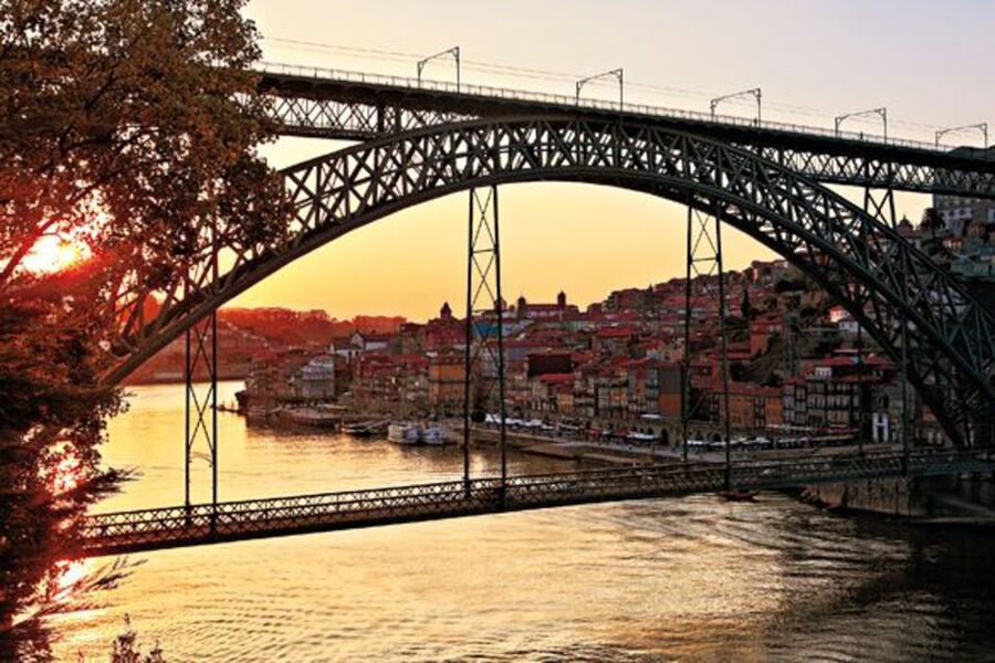 Porto Half-Day Tour & Port Wine Tasting - São Bento Station: tiles that turn history into something you can see