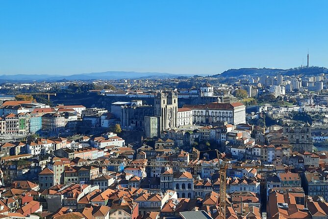 Porto Heritage Night Tour With Fado Show And Dinner Included - Fado show in an intimate setting: how it may feel