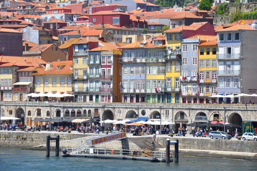 Porto Highlights and Tram - Private Tour - Clérigos Church Area: Big City Views for a Short Stop