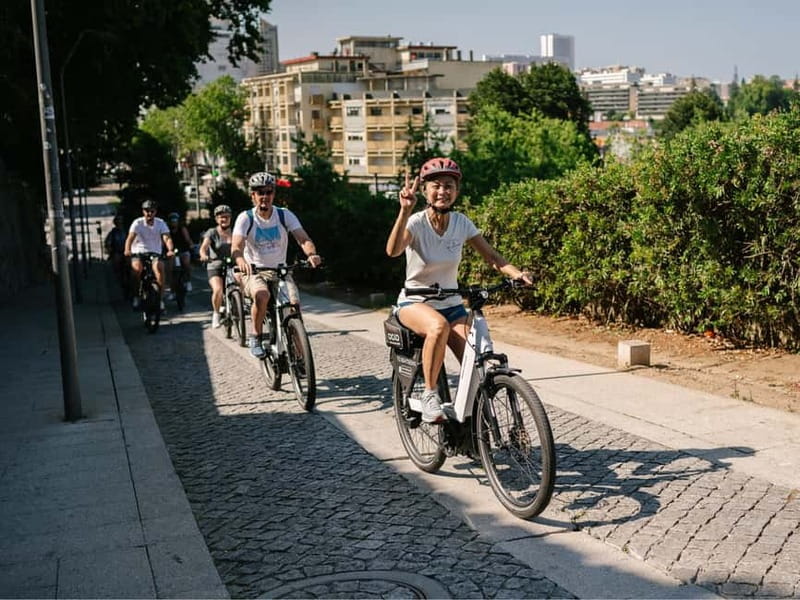 Porto: Highlights in 3 Hours E-Bike Tour - Ride to Gaia: Cais de Gaia, Serra do Pilar, and the river viewpoints