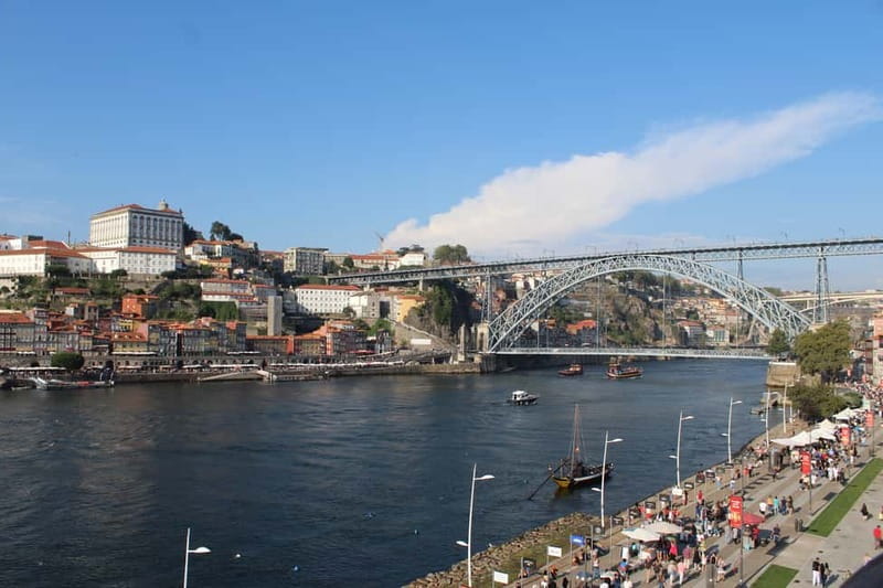 Porto Highlights (Private Walking Tour) - Carmo and Carmelitas Descalcos churches: the quiet power of Porto’s sacred architecture