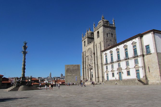 Porto Highlights Small-Group Walking Tour - Fonte dos Leões: A Square Full of Symbols and City Connections