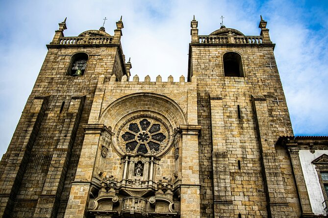 Porto Highlights the Original Walking Tour - Starting at the Bishop statue by Clérigos Tower