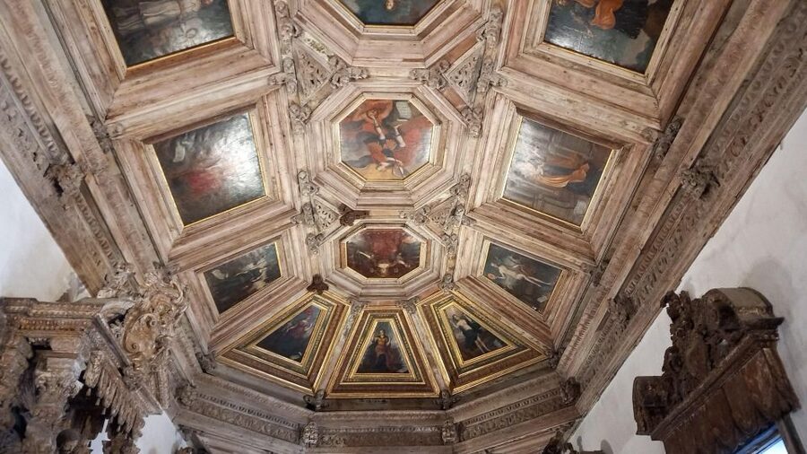 Porto Historic Center: Private Walking Tour & Cathedral - Igreja de São Lourenço and Convento dos Grilos: smaller stops, better atmosphere